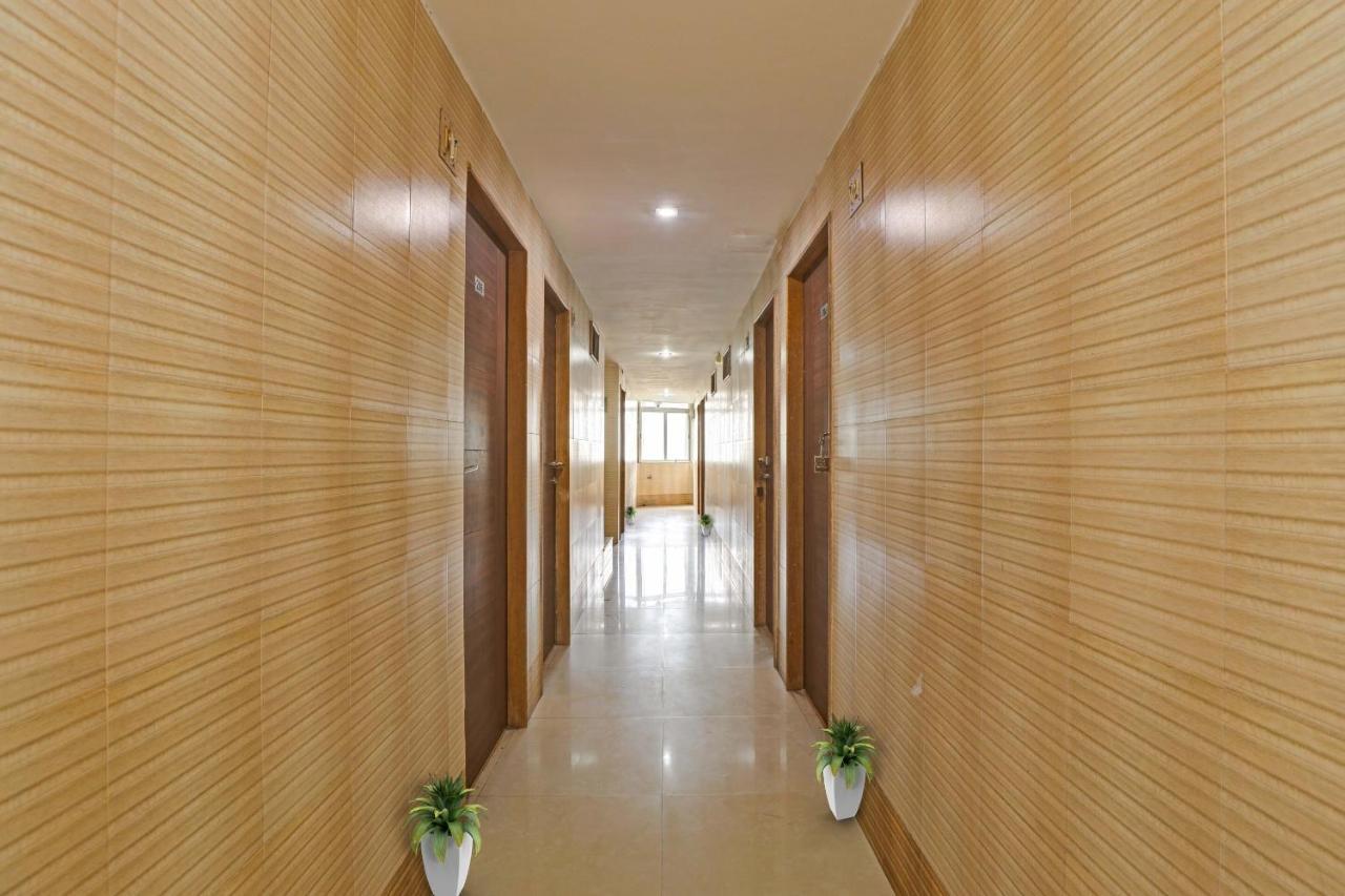 Oyo Flagship 80463 Hotel Mini Palace Vadodara Zewnętrze zdjęcie