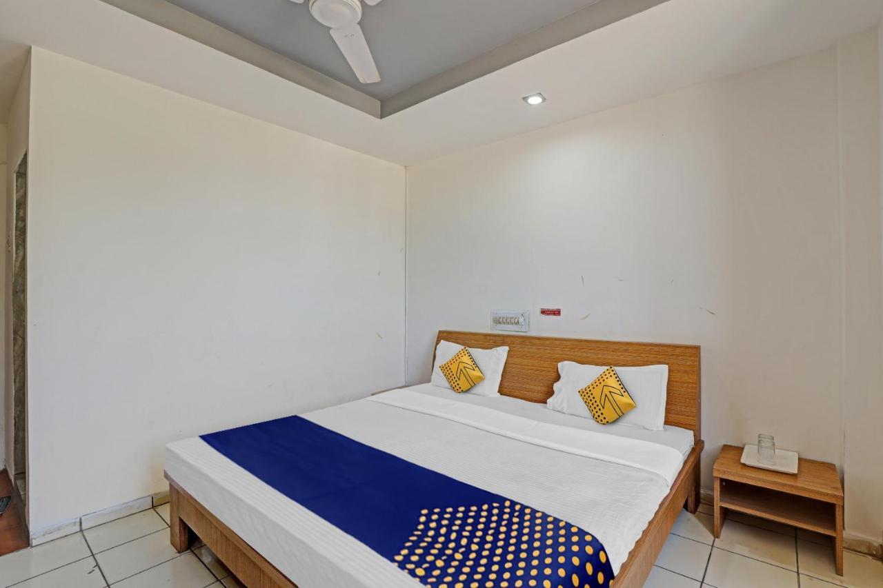 Oyo Flagship 80463 Hotel Mini Palace Vadodara Zewnętrze zdjęcie