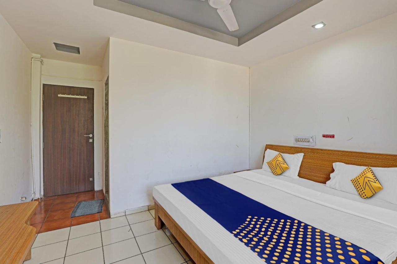 Oyo Flagship 80463 Hotel Mini Palace Vadodara Zewnętrze zdjęcie
