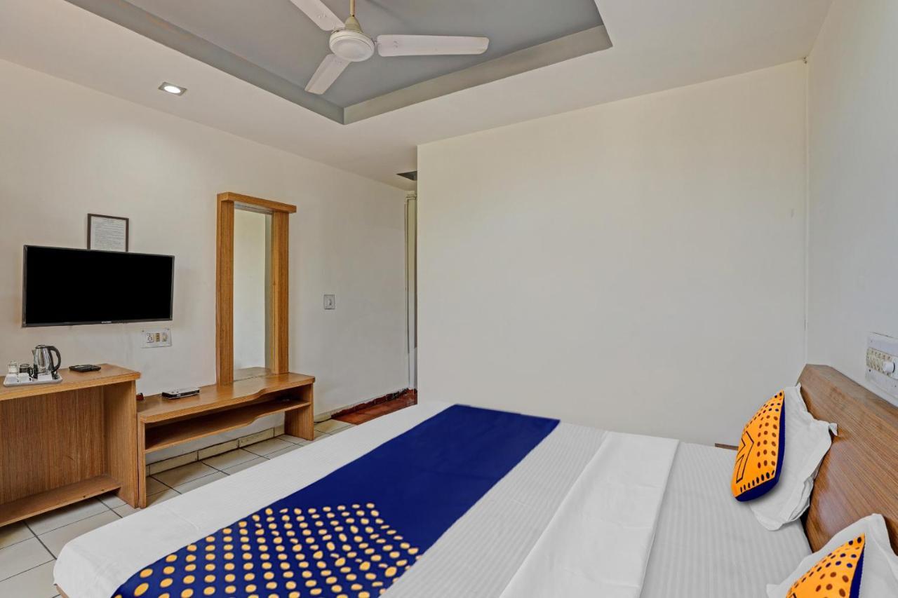 Oyo Flagship 80463 Hotel Mini Palace Vadodara Zewnętrze zdjęcie