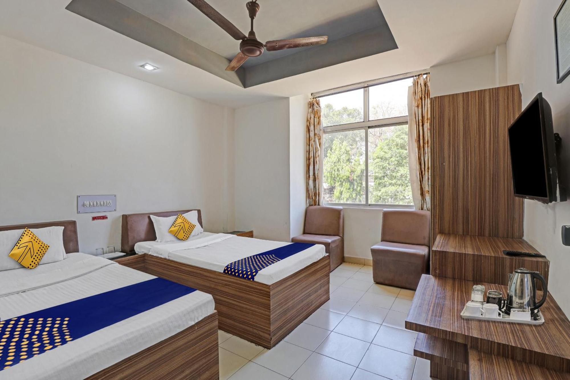Oyo Flagship 80463 Hotel Mini Palace Vadodara Zewnętrze zdjęcie